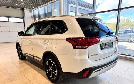 Mitsubishi Outlander III рестайлинг 3, 2020 год, 2 490 000 рублей, 6 фотография