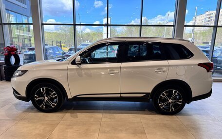 Mitsubishi Outlander III рестайлинг 3, 2020 год, 2 490 000 рублей, 7 фотография