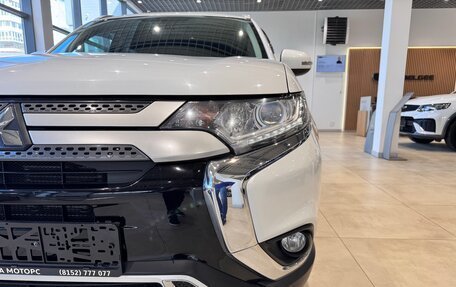 Mitsubishi Outlander III рестайлинг 3, 2020 год, 2 490 000 рублей, 8 фотография