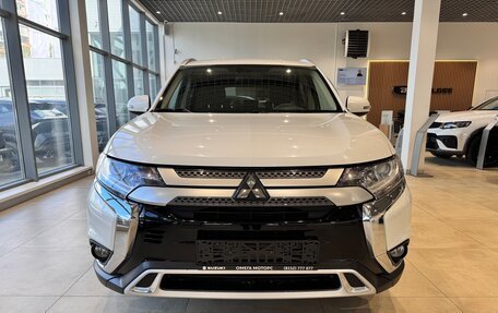 Mitsubishi Outlander III рестайлинг 3, 2020 год, 2 490 000 рублей, 2 фотография