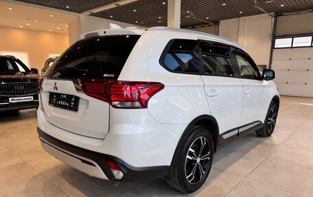 Mitsubishi Outlander III рестайлинг 3, 2020 год, 2 490 000 рублей, 4 фотография