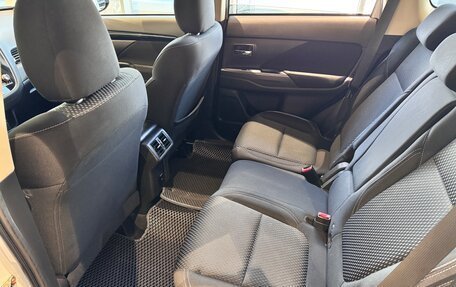 Mitsubishi Outlander III рестайлинг 3, 2020 год, 2 490 000 рублей, 11 фотография