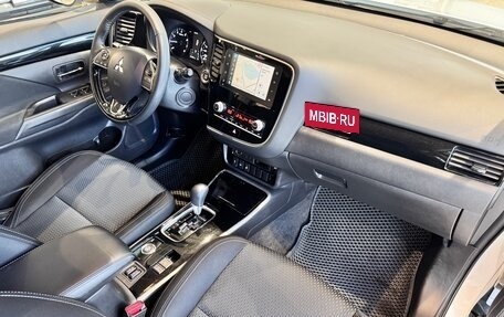 Mitsubishi Outlander III рестайлинг 3, 2020 год, 2 490 000 рублей, 14 фотография