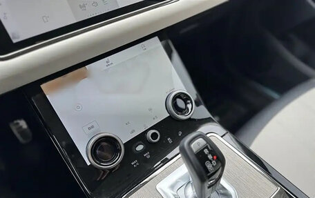 Land Rover Range Rover Evoque II, 2022 год, 2 600 000 рублей, 9 фотография
