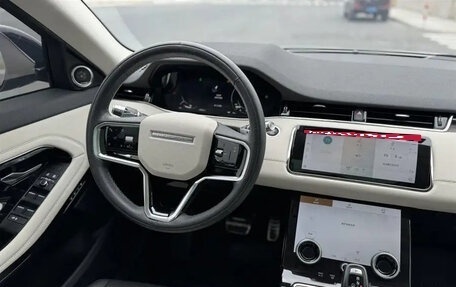 Land Rover Range Rover Evoque II, 2022 год, 2 600 000 рублей, 8 фотография