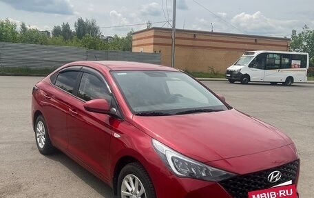 Hyundai Solaris II рестайлинг, 2021 год, 1 550 000 рублей, 2 фотография