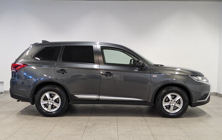 Mitsubishi Outlander III рестайлинг 3, 2020 год, 2 150 000 рублей, 4 фотография