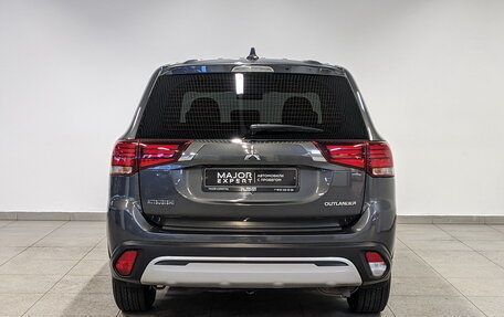 Mitsubishi Outlander III рестайлинг 3, 2020 год, 2 150 000 рублей, 6 фотография