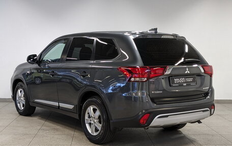 Mitsubishi Outlander III рестайлинг 3, 2020 год, 2 150 000 рублей, 7 фотография