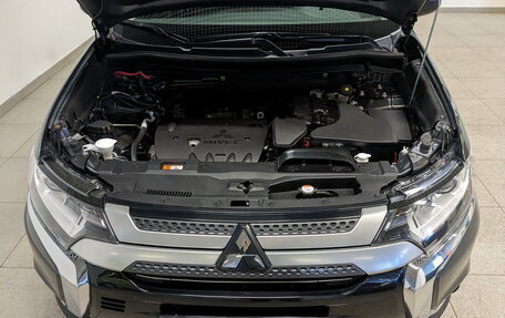 Mitsubishi Outlander III рестайлинг 3, 2020 год, 2 150 000 рублей, 9 фотография
