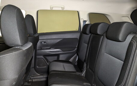 Mitsubishi Outlander III рестайлинг 3, 2020 год, 2 150 000 рублей, 13 фотография
