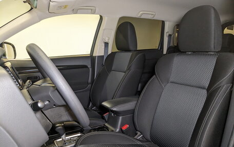Mitsubishi Outlander III рестайлинг 3, 2020 год, 2 150 000 рублей, 22 фотография