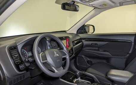Mitsubishi Outlander III рестайлинг 3, 2020 год, 2 150 000 рублей, 21 фотография