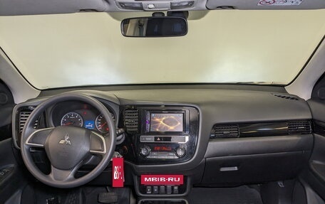 Mitsubishi Outlander III рестайлинг 3, 2020 год, 2 150 000 рублей, 15 фотография