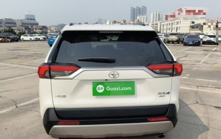 Toyota RAV4, 2022 год, 2 300 000 рублей, 5 фотография