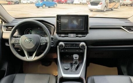 Toyota RAV4, 2022 год, 2 300 000 рублей, 7 фотография
