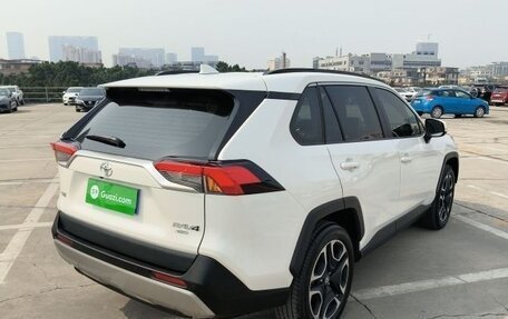 Toyota RAV4, 2022 год, 2 300 000 рублей, 6 фотография