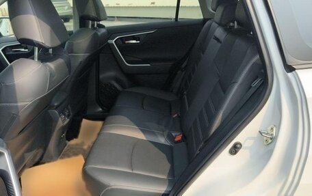 Toyota RAV4, 2022 год, 2 300 000 рублей, 10 фотография