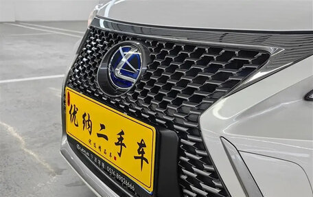 Lexus CT I рестайлинг, 2021 год, 2 100 000 рублей, 14 фотография