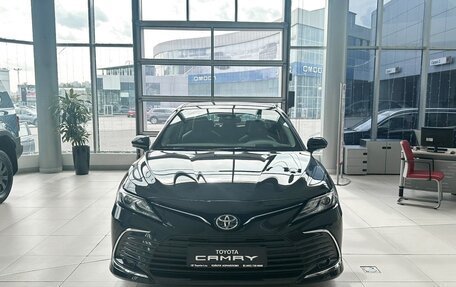Toyota Camry, 2022 год, 3 990 000 рублей, 2 фотография