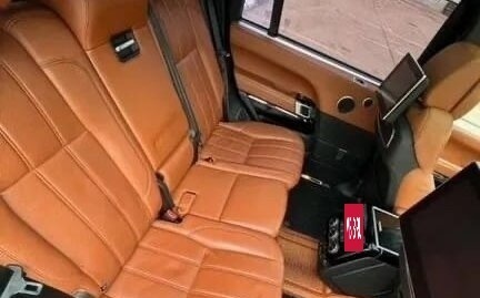 Land Rover Range Rover IV рестайлинг, 2017 год, 5 300 000 рублей, 4 фотография