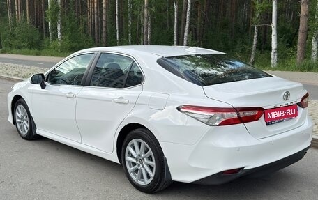 Toyota Camry, 2021 год, 2 730 000 рублей, 1 фотография