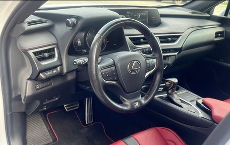 Lexus UX I, 2019 год, 2 950 000 рублей, 13 фотография