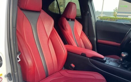 Lexus UX I, 2019 год, 2 950 000 рублей, 17 фотография