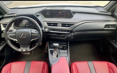 Lexus UX I, 2019 год, 2 950 000 рублей, 15 фотография