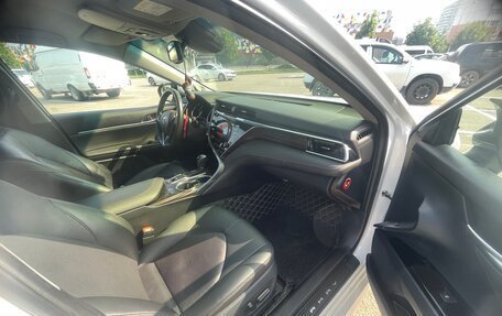 Toyota Camry, 2018 год, 2 999 999 рублей, 7 фотография