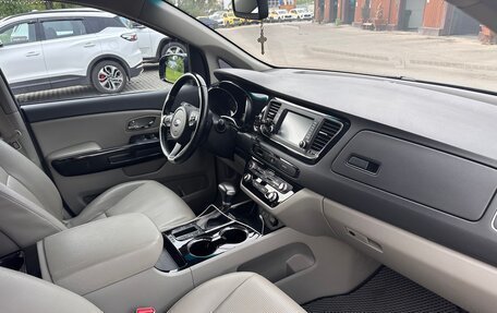 KIA Carnival III, 2018 год, 2 900 000 рублей, 13 фотография