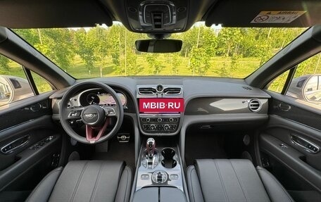 Bentley Bentayga I, 2022 год, 32 000 000 рублей, 11 фотография