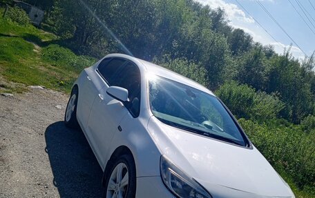 Opel Astra J, 2011 год, 670 000 рублей, 4 фотография