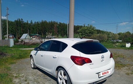 Opel Astra J, 2011 год, 670 000 рублей, 5 фотография