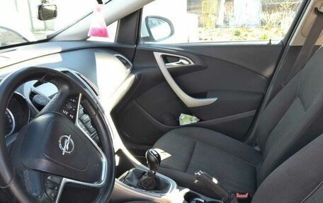 Opel Astra J, 2011 год, 670 000 рублей, 8 фотография