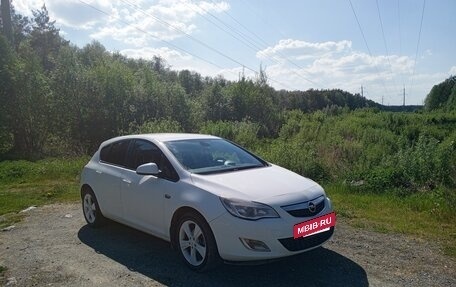 Opel Astra J, 2011 год, 670 000 рублей, 3 фотография