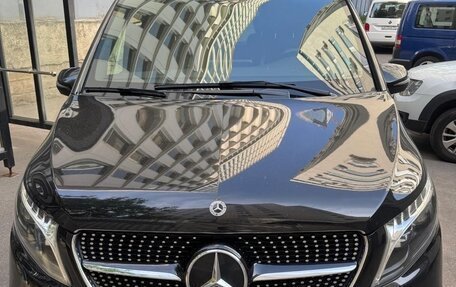 Mercedes-Benz V-Класс, 2023 год, 10 900 000 рублей, 3 фотография