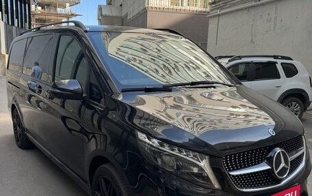 Mercedes-Benz V-Класс, 2023 год, 10 900 000 рублей, 2 фотография
