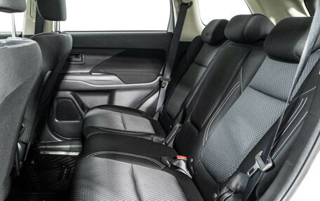 Mitsubishi Outlander III рестайлинг 3, 2022 год, 2 469 898 рублей, 10 фотография