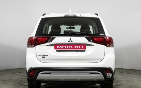 Mitsubishi Outlander III рестайлинг 3, 2022 год, 2 469 898 рублей, 6 фотография
