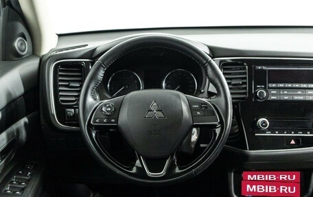 Mitsubishi Outlander III рестайлинг 3, 2022 год, 2 469 898 рублей, 18 фотография