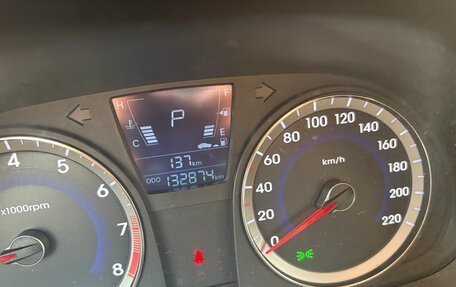 Hyundai Solaris II рестайлинг, 2011 год, 720 000 рублей, 8 фотография