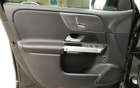 Mercedes-Benz GLB, 2022 год, 2 430 000 рублей, 12 фотография