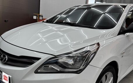 Hyundai Solaris II рестайлинг, 2015 год, 1 200 000 рублей, 17 фотография