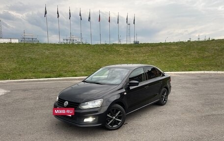 Volkswagen Polo VI (EU Market), 2015 год, 900 000 рублей, 2 фотография