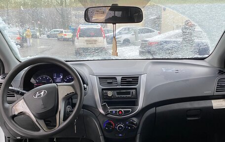 Hyundai Solaris II рестайлинг, 2015 год, 400 000 рублей, 7 фотография