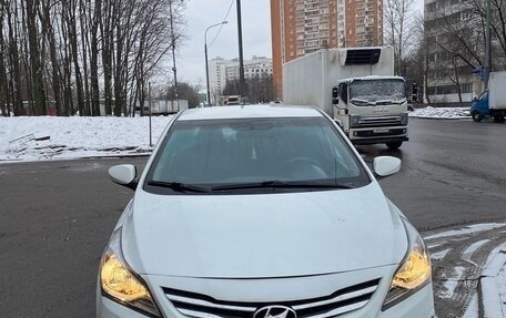 Hyundai Solaris II рестайлинг, 2015 год, 400 000 рублей, 2 фотография