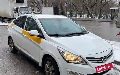 Hyundai Solaris II рестайлинг, 2015 год, 400 000 рублей, 3 фотография