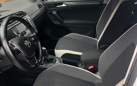 Volkswagen Tiguan II, 2019 год, 2 980 000 рублей, 13 фотография