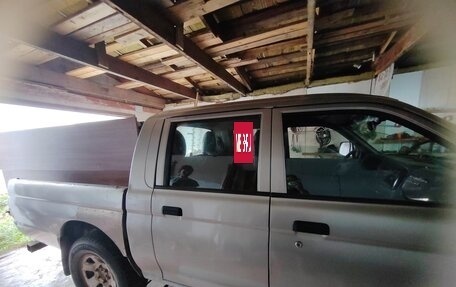 Mitsubishi L200 III рестайлинг, 2005 год, 500 000 рублей, 10 фотография